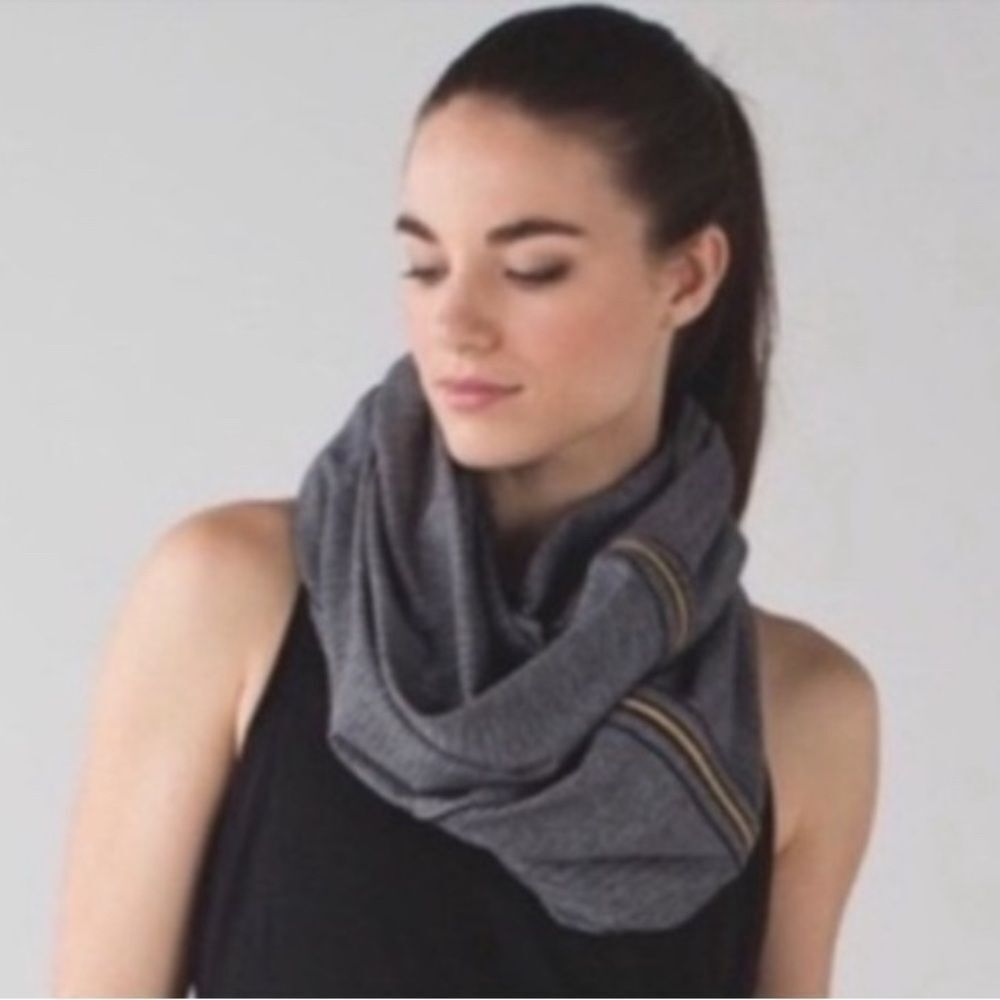 Lululemon Vinyasa Infinity Scarf Wrap Zip Up Tonka Stripe Heather Gray G…